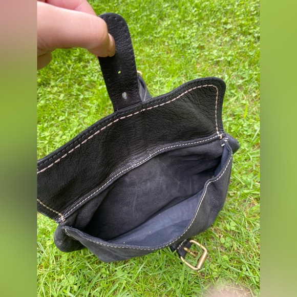 ROOTS crossbody tribe leather buckle front purse black - Picture 7 of 8